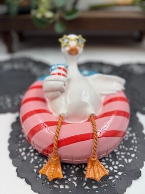 VIRAL Patriotic Duck Pool Float Figurine Stars Stripes Summer Decor NWHT